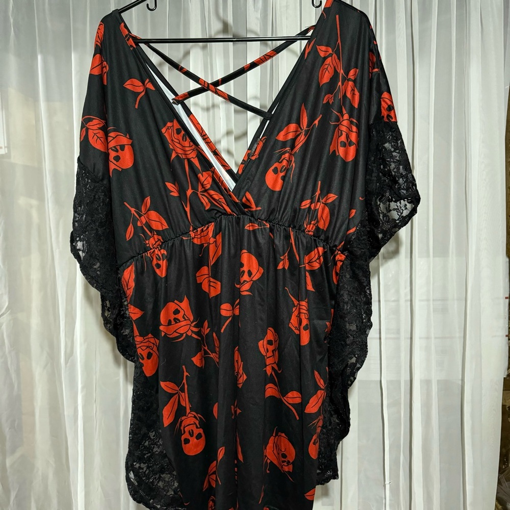 LoveU.Dear Rose Skull Black Red Babydoll V neck blouse with lace trim Size XL